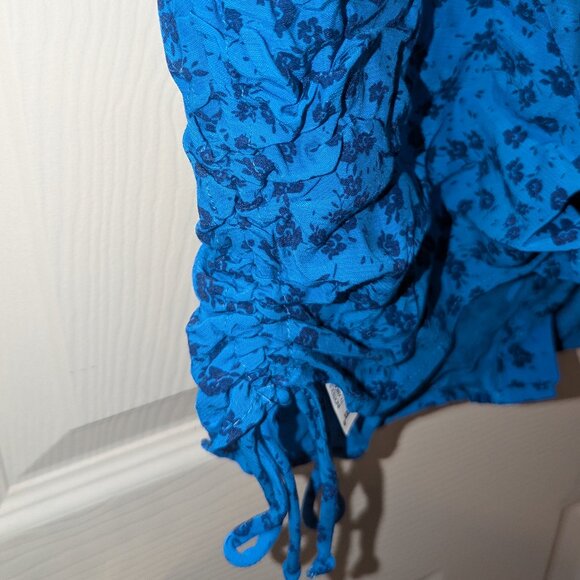 Beautiful blouse - Picture 4 of 5